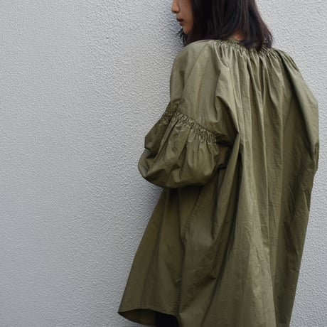 TISSU ナチュラルタイプライタートリプルシャーリングブラウス