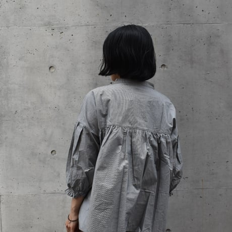 slone square ピンストライプスタンドカラーブラウス