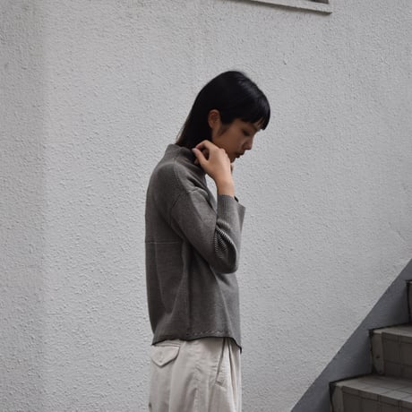 sisam オーガニックコットン コンパクトファネルネックトップ