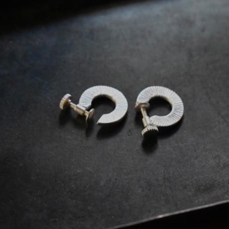 イヤリング ＷＯＲＮ ＢＲＡＳＳ トールス