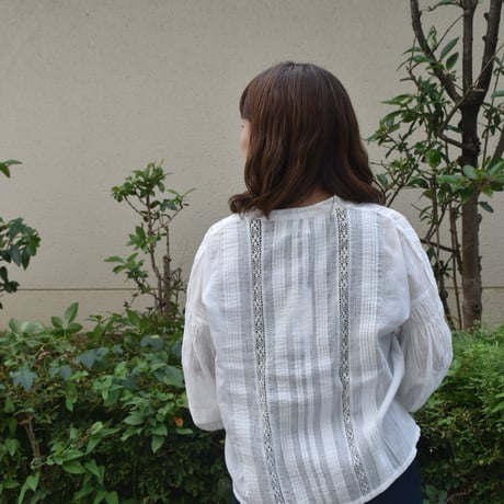 YARRA　INDIAピンタックレースブラウス