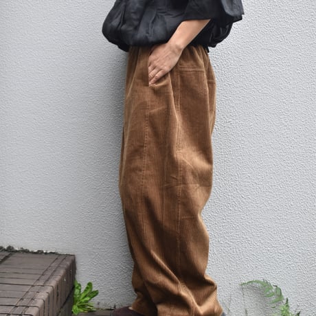 LAITERIE コーデュロイトロアパンツ