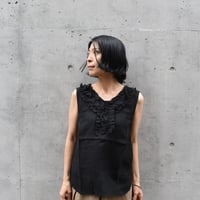 slone square リネンフリルVネックノースリーブブラウス