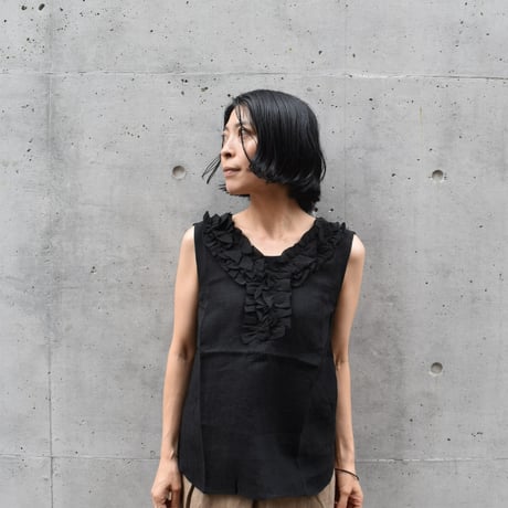slone square リネンフリルVネックノースリーブブラウス