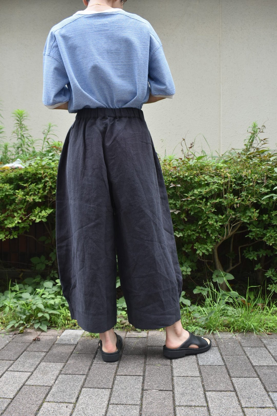 nous rendent heureux リネン裾タックコクーンサーカスパンツ | pivoine