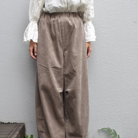 LAITERIE コーデュロイトロアパンツ