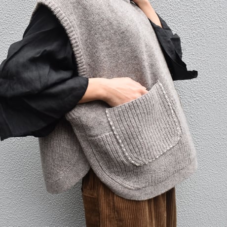 tumugu  ハンド刺繡シェットランドウールベスト