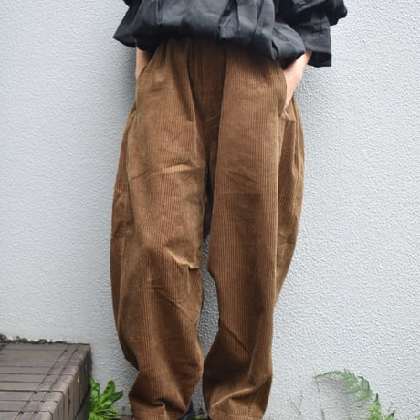 LAITERIE コーデュロイトロアパンツ