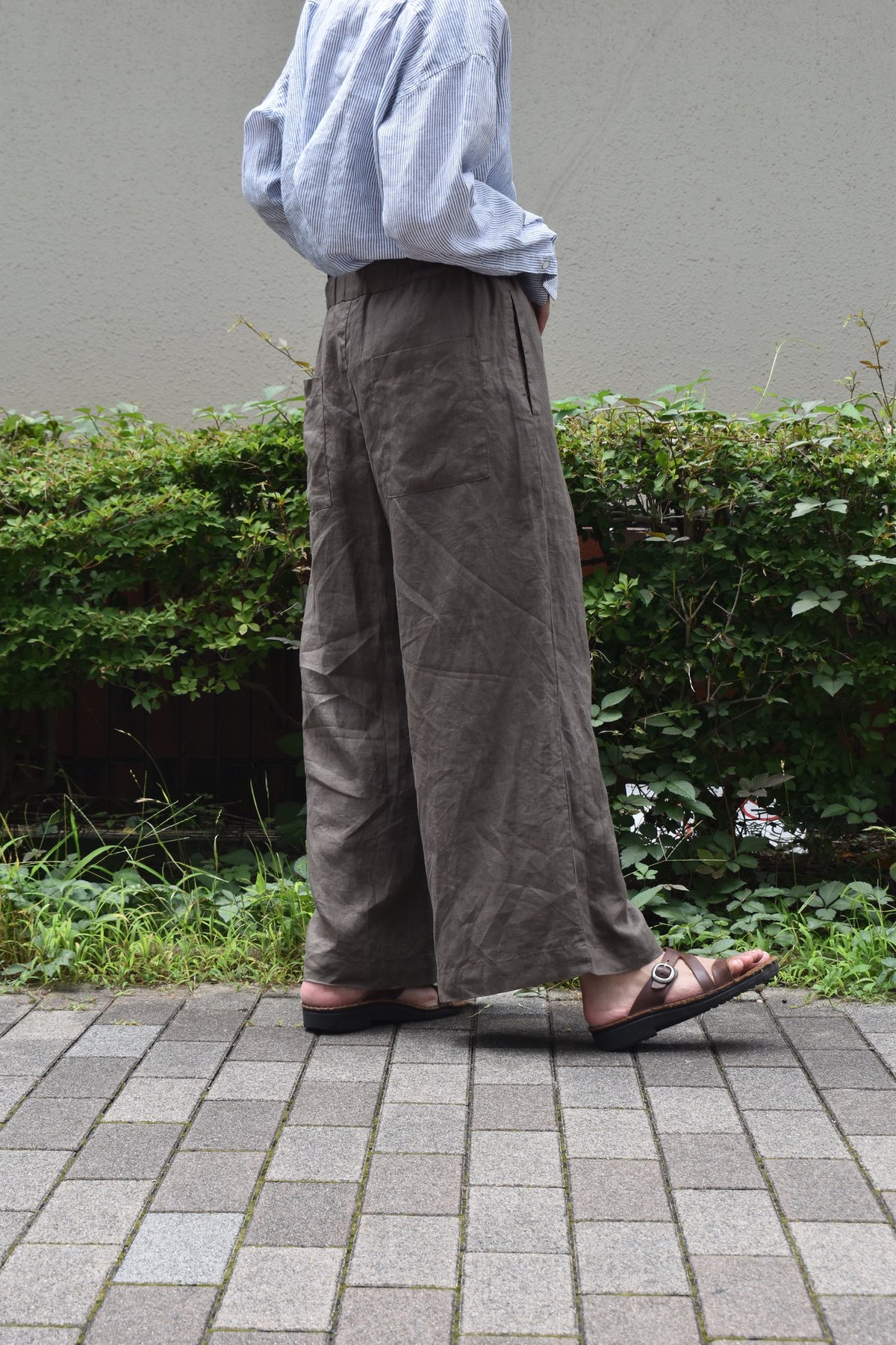 UNIVERSAL TISSU フレンチリネンタックワイドパンツ | pivoine