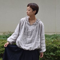 nous rendent heureux 60リネン襟ぐりフリルバルーンブラウス