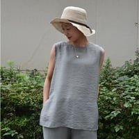 me. リップルシルクスリーブレスプルオーバー