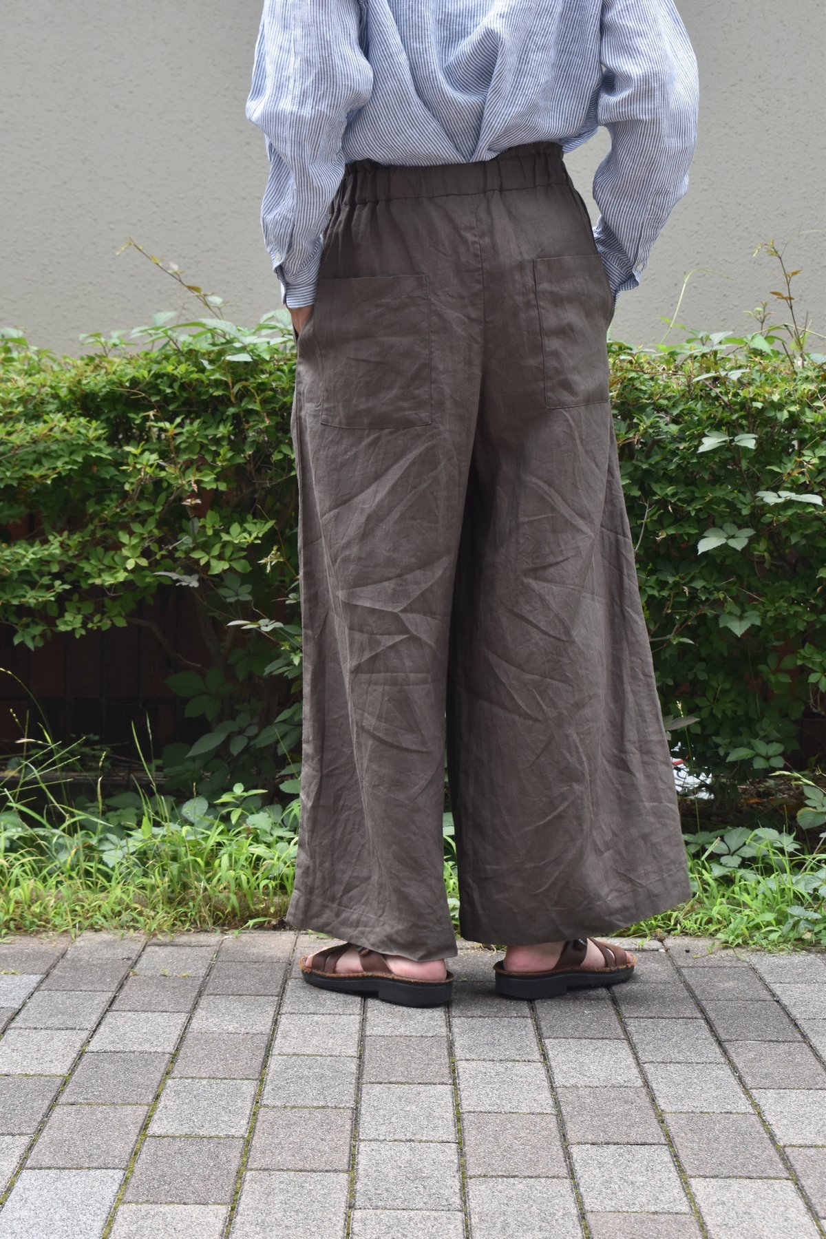 UNIVERSAL TISSU フレンチリネンタックワイドパンツ | pivoine
