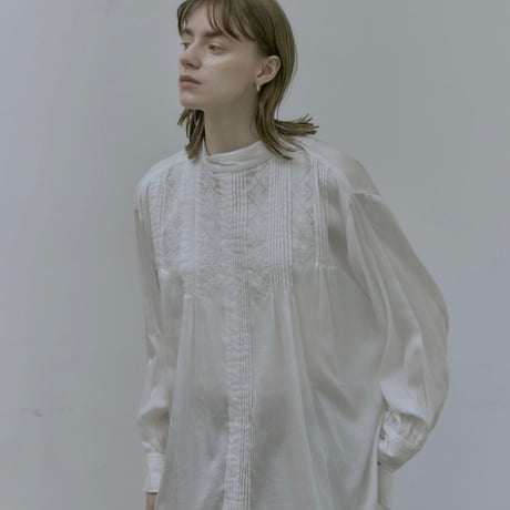 doux bleu コットンサテン刺繍ロングシャツ