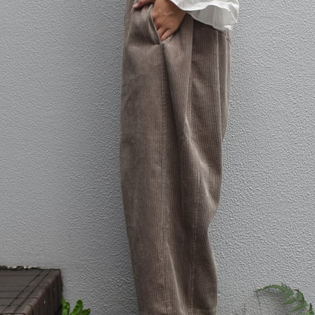 LAITERIE コーデュロイトロアパンツ