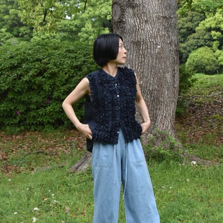 UNIVERSAL TISSU フレンチリネンスリーブレスフリルブラウス