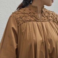 doux bleu ドットスモッキング カフタンワンピース