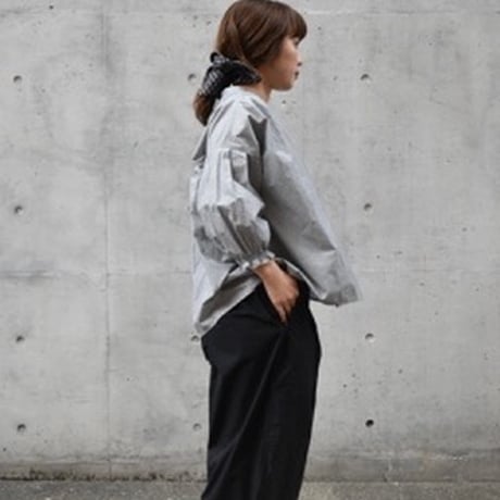 slone square ピンストライプスタンドカラーブラウス