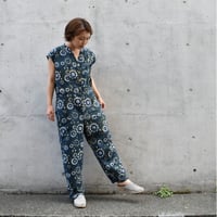 tita ハンドプリントVネックフレンチジャンプスーツ