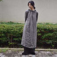 nous rendent heureux 60リネン襟ぐりフリルワンピース