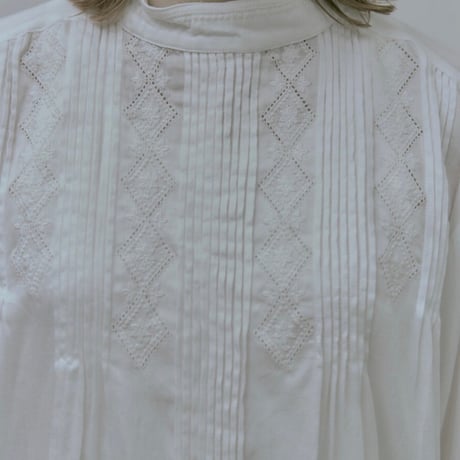 doux bleu コットンサテン刺繍ロングシャツ