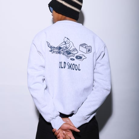 OLD SKOOL 皿回 CREW SWEAT (RUTSUBO×YU SUDA）