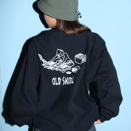 OLD SKOOL 皿回 CREW SWEAT (RUTSUBO×YU SUDA）