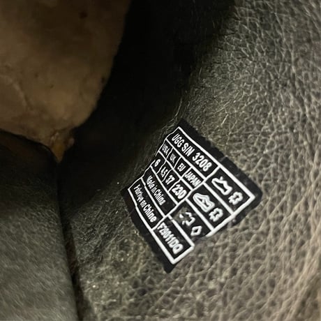 [USED] "UGG" BLKサボサンダル