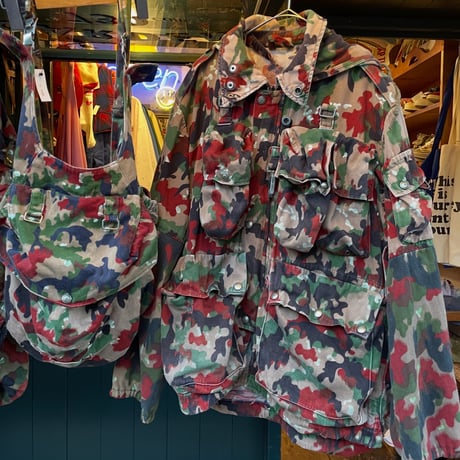 [USED] vintage スイス軍 マウンテン CAMO BAG