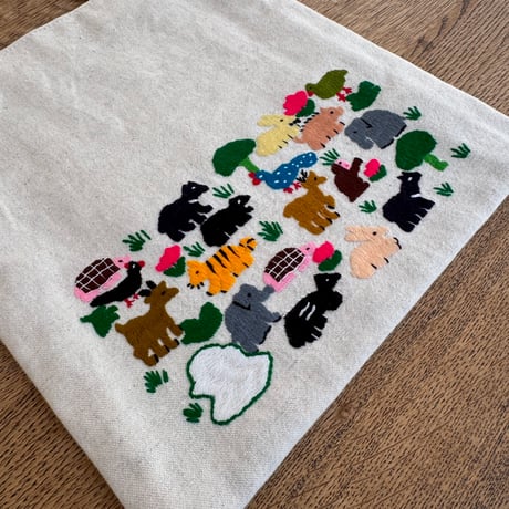 ラオス｜モン族の手刺繍バッグ｜動物の楽園 C
