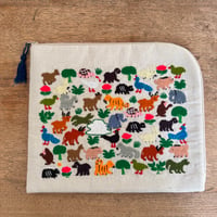 ラオス｜モン族の手刺繍ポーチ・大｜動物の楽園・藍のタッセル A