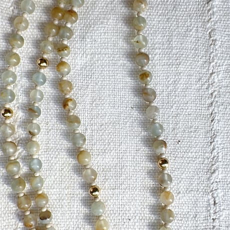 8・where light drifts necklace