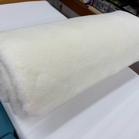 当店オリジナル　白の高級ムートンシーツ　毛長35mm　AQフロント入り