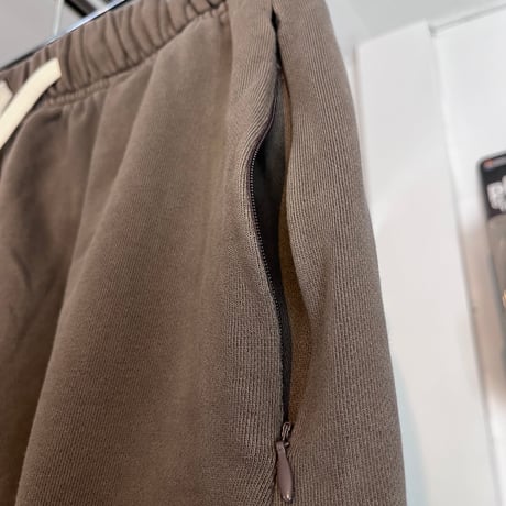 【残り僅か】RUGGED®︎ ''rhombus logo'' Washed Fade Sweat Shorts (Brown)