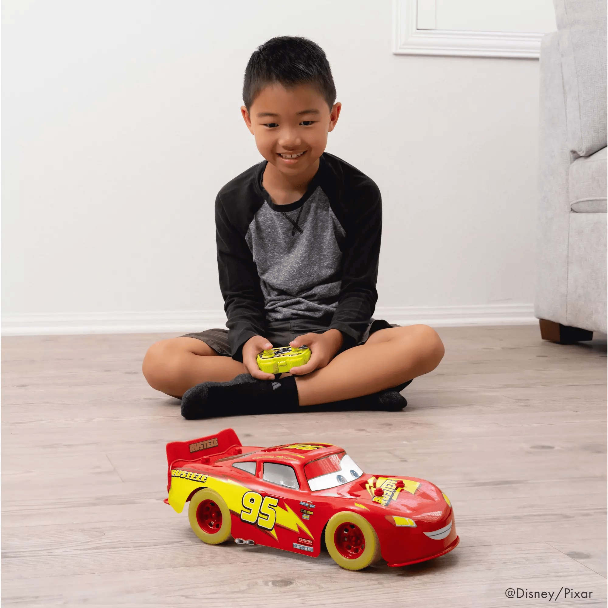 Jada Toys ピクサー カーズ ライトニング・マックイーン Glow Racers 1