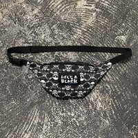 【 LIFE’S A BEACH 】“SKULLS” SMALL WAIST POUCH ( BLACK × WHITE )