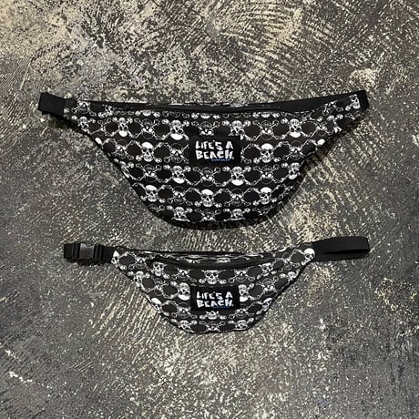 【 LIFE’S A BEACH 】“SKULLS” SMALL WAIST POUCH ( BLACK × WHITE )