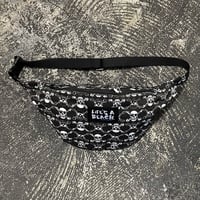 【 LIFE’S A BEACH 】“SKULLS” LARGE WAIST POUCH ( BLACK × WHITE )