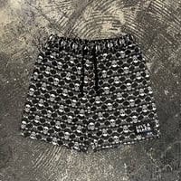 【 LIFE’S A BEACH 】“SKULLS” SHORTS ( BLACK × WHITE )
