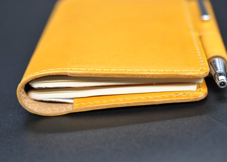 ★送料込み★手帳（ノート）カバー★A7サイズ★栃木レザー　ピット本ヌメ（キャメル）特A★