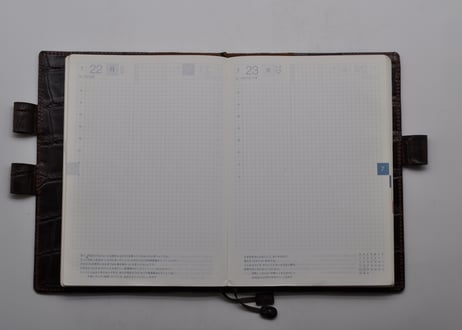 ★送料込み★本革手帳カバー★A5サイズ（ほぼ日手帳カズン、NOLTY A5 ウィークリーなど）★オイルヌメ（クロコ型押し）チョコ★