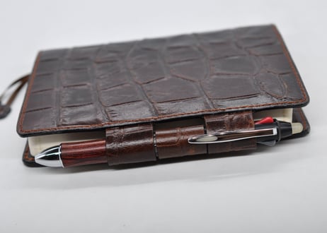 ★送料込み★本革手帳（ノート）本革カバー★A6サイズ★オイルヌメ（クロコ型押し）チョコ★