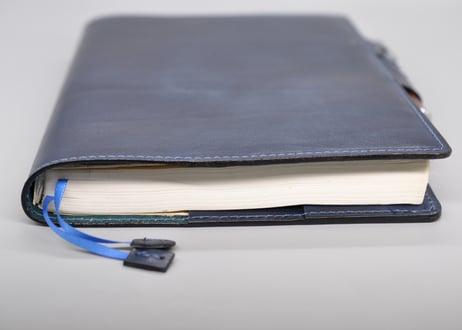 ★送料込み★本革手帳（ノート）カバー★Ａ５サイズ（ほぼ日手帳カズン、NOLTY A5 ウィークリーなど）★ヌソフトメ革（アンティーク染め）ネイビー★