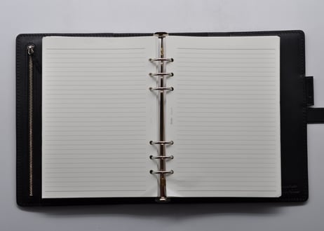 ★送料込み★システム手帳★Ａ５サイズ★リング内径２５ｍｍ★栃木レザー　オイルサドル（ブラック）★