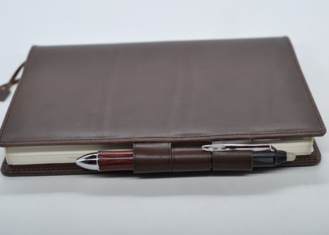 ★送料込み★本革手帳カバー★A5サイズ★ほぼ日手帳カズン、NOLTY A5ウィークリーなど★栃木レザー　ピット本ヌメ（チョコ）特A★