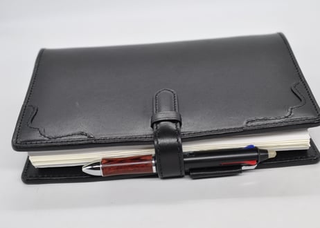★送料込み★システム手帳★Ａ５サイズ★リング内径２５ｍｍ★栃木レザー　オイルサドル（ブラック）★