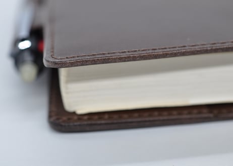 ★送料込み★本革手帳カバー★A5サイズ★ほぼ日手帳カズン、NOLTY A5ウィークリーなど★栃木レザー　ピット本ヌメ（チョコ）特A★