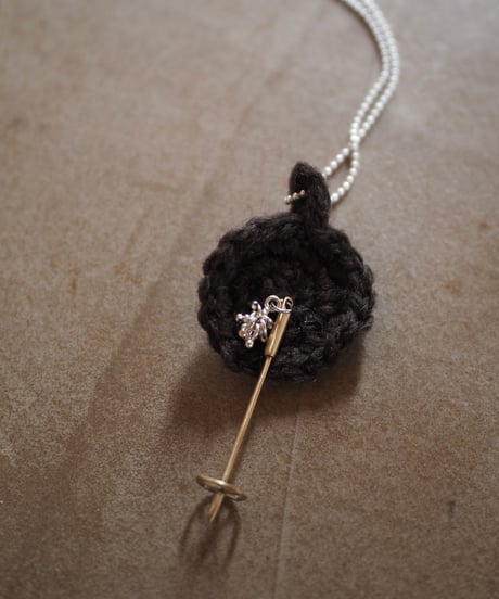 SKi stock broach necklace