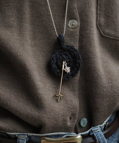 SKi stock broach necklace