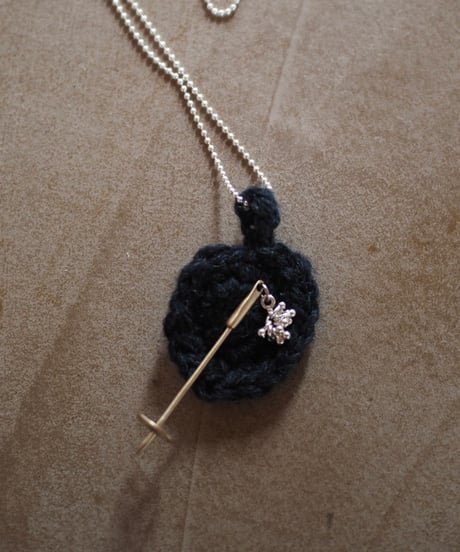 SKi stock broach necklace