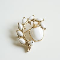 Special price【スペシャル プライス】TRIFARIトリファリPAT.PEND./アルフレッド・フィリップ/ミルクガラス アップル ブローチ / ヴィンテージ・コスチュームジュエリー